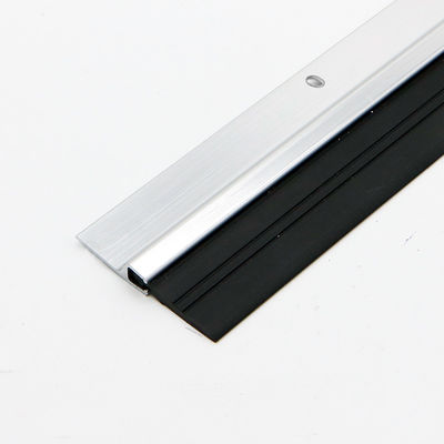 La vite ha riparato la striscia inferiore della guarnizione della porta di altezza di 43mm con la gomma del PVC