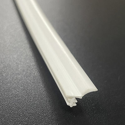 Guarnizioni a tenuta d'acqua di spogliatura di tempo del PVC del ODM per il bordo di bordatura di legno 9.7*9.5mm