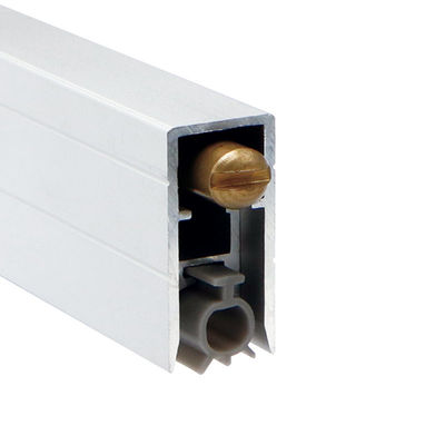 Guarnizione inferiore celata di alluminio della porta 6063 a forma di U per la porta di legno